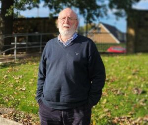 Les Ruffell stood outside Seacroft Hospital.